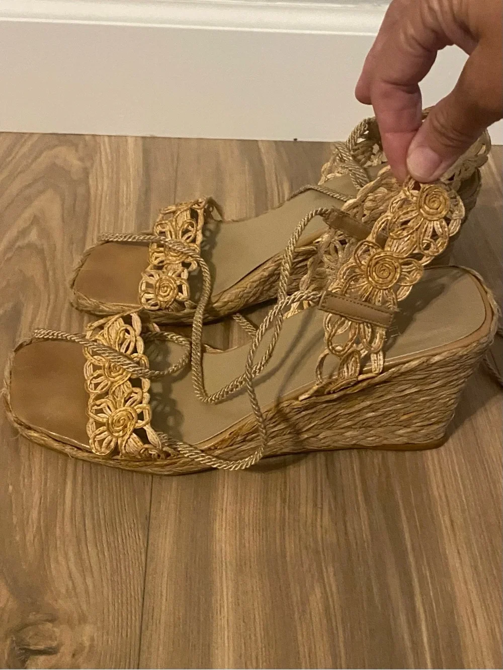 Stuart Weitzman Ladies 7 1/2 Daffodil jute and raffia wedge sandals bohemian loo